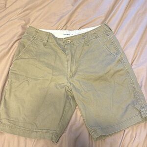 Old Navy brand men’s cargo shorts.  Size 31.  GOOD CONDITION